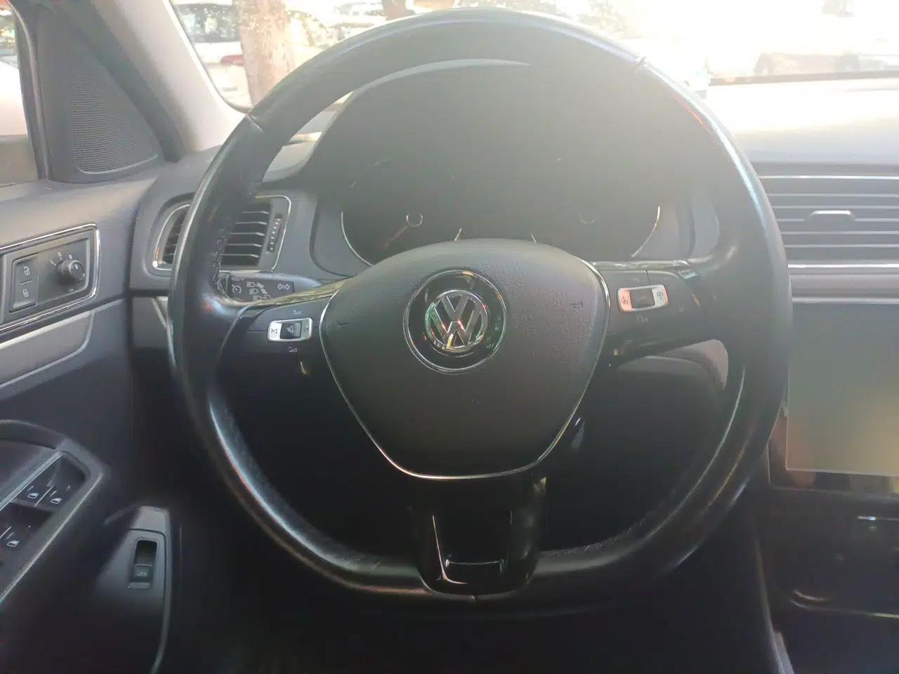 Volkswagen Lavida 2017 1.6L Automatic Comfort Edition — миниатюра 10