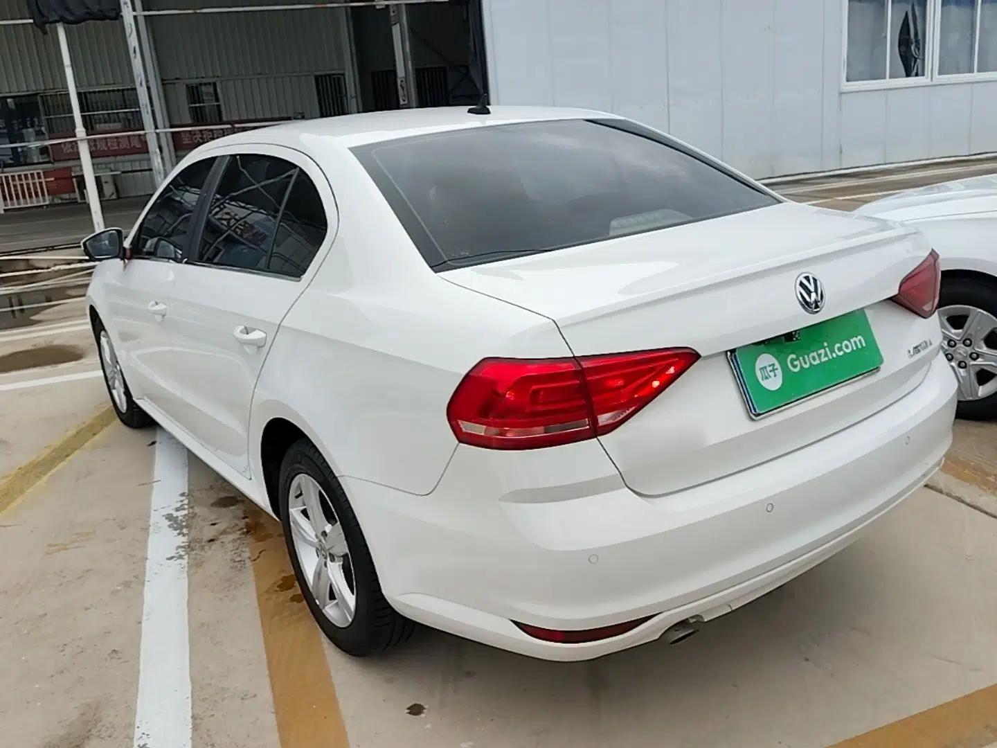 Volkswagen Lavida 2017 1.6L Automatic Fashion Edition — миниатюра 4