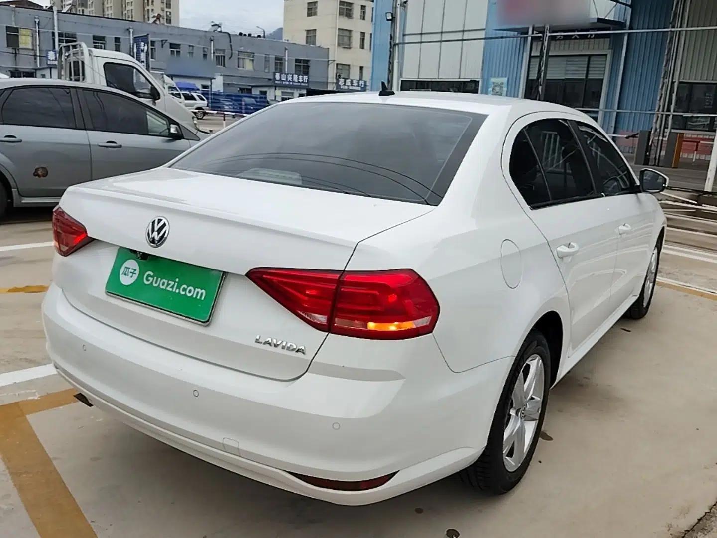 Volkswagen Lavida 2017 1.6L Automatic Fashion Edition — миниатюра 6
