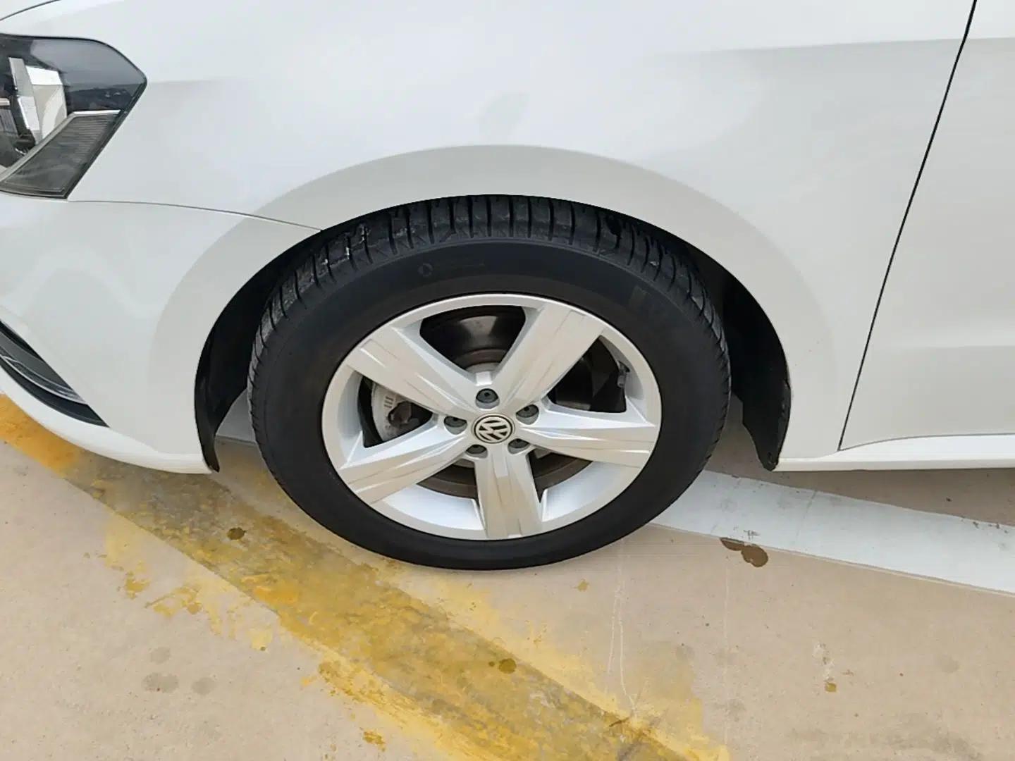 Volkswagen Lavida 2017 1.6L Automatic Fashion Edition — миниатюра 10