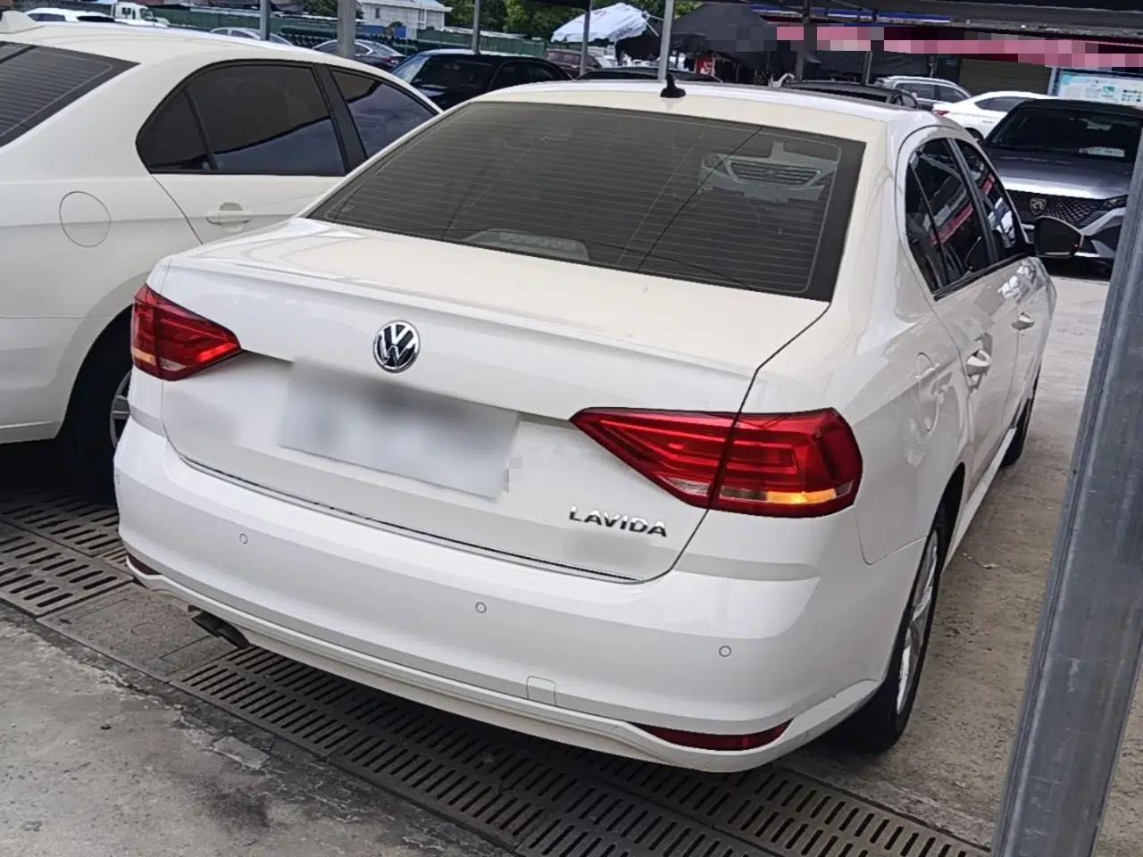 Volkswagen Lavida 2017 230TSI DSG Comfort Edition — миниатюра 6