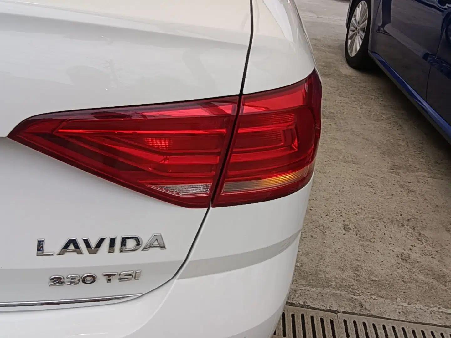 Volkswagen Lavida 2017 230TSI DSG Comfort Edition — миниатюра 9