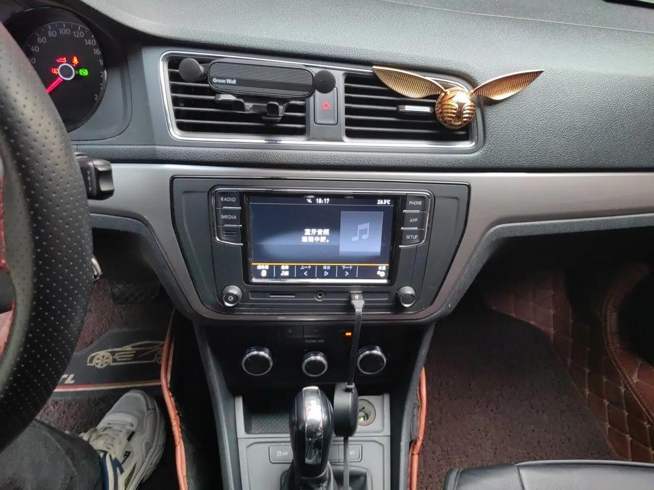 Volkswagen Lavida 2017 1.6L Automatic Fashion Edition — миниатюра 13