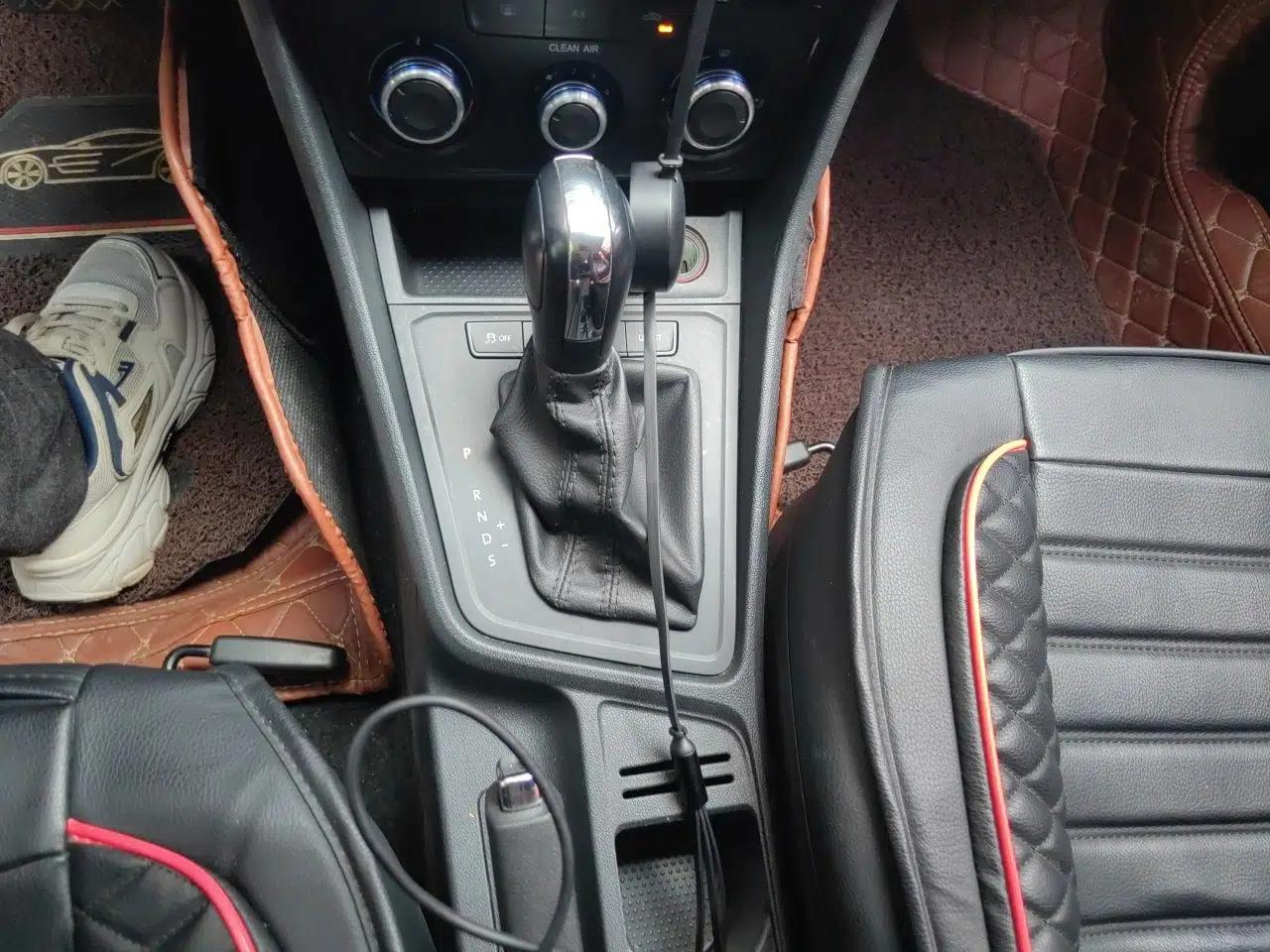 Volkswagen Lavida 2017 1.6L Automatic Fashion Edition — миниатюра 14