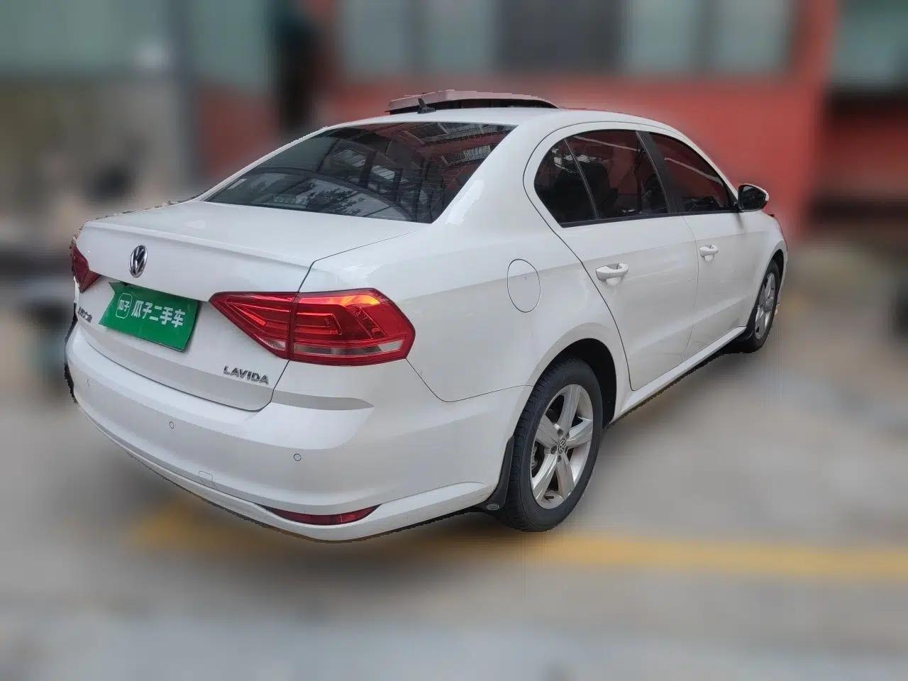 Volkswagen Lavida 2017 1.6L Automatic Fashion Edition — миниатюра 6