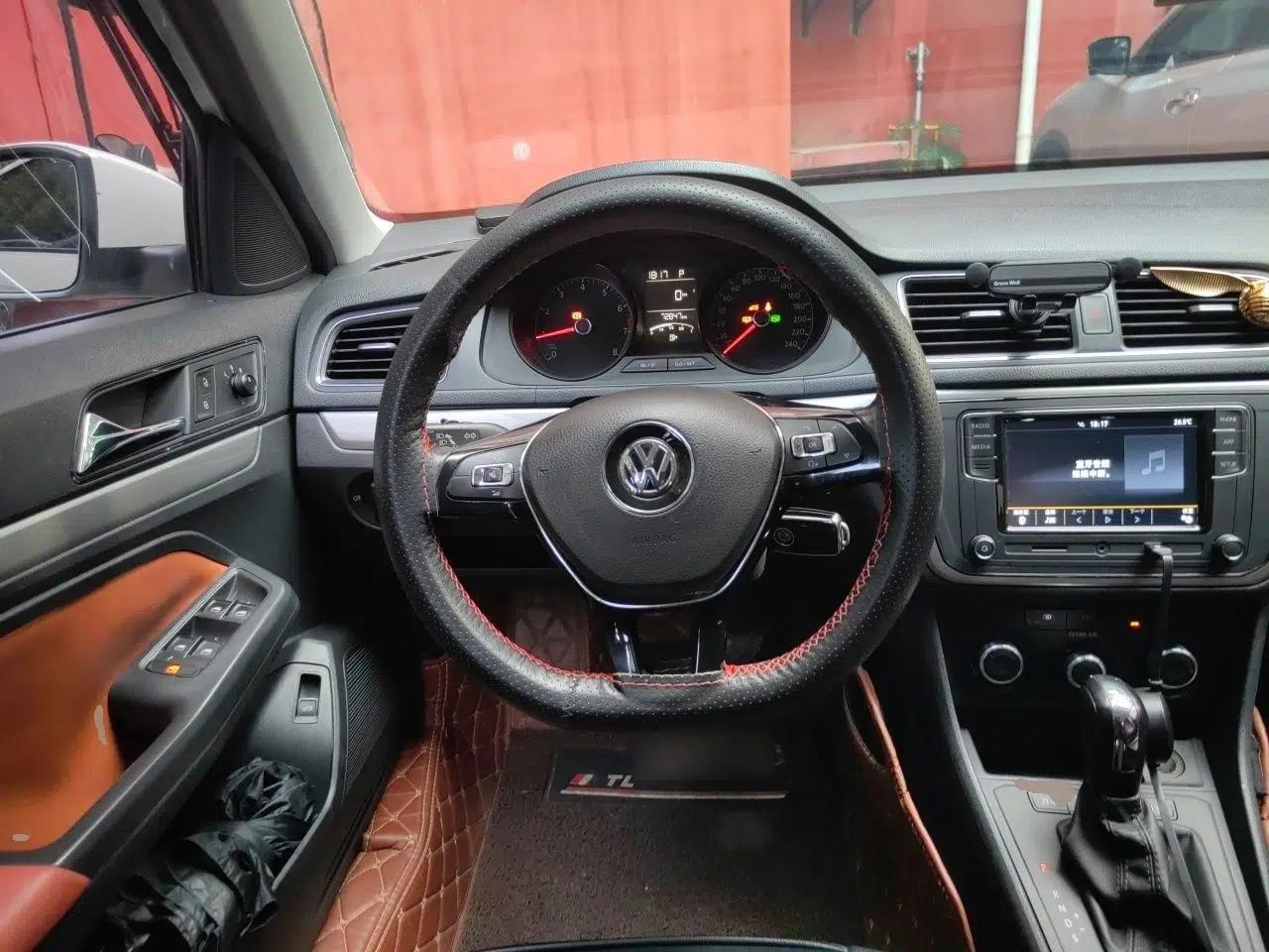 Volkswagen Lavida 2017 1.6L Automatic Fashion Edition — миниатюра 10