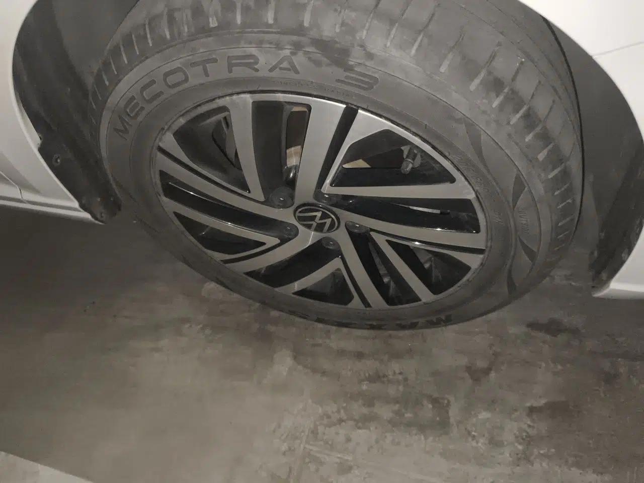 Volkswagen Lavida 2023 1.5L Automatic Full-Comfort Edition — миниатюра 8