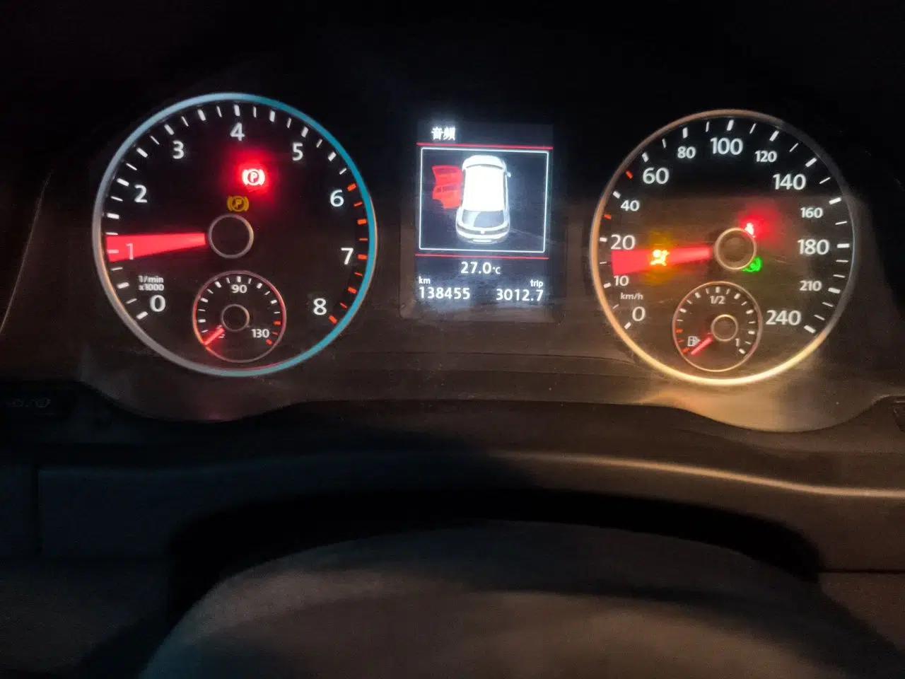 Volkswagen Tiguan 2015 1.8TSI Automatic Two-Wheel Drive Luxury Model — миниатюра 11