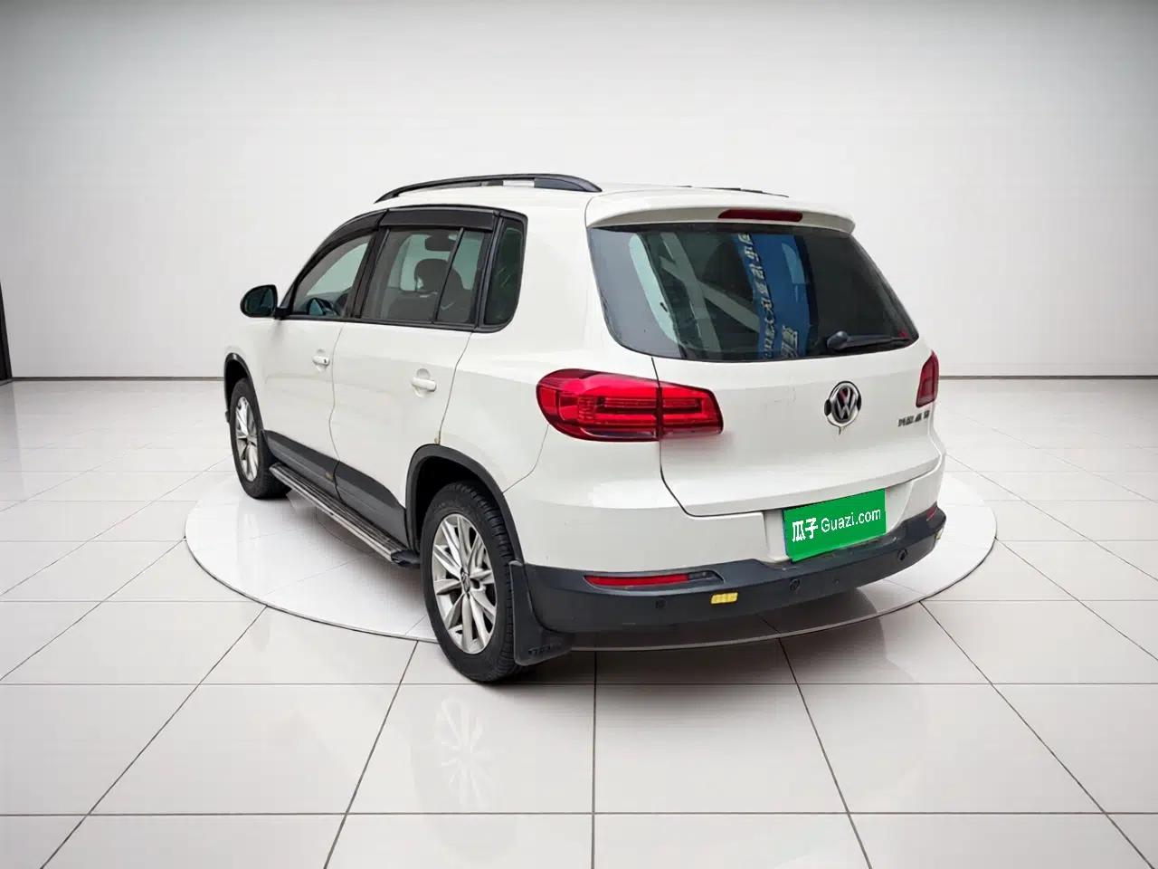 Volkswagen Tiguan 2015 1.8TSI Automatic Two-Wheel Drive Comfort Edition — миниатюра 4