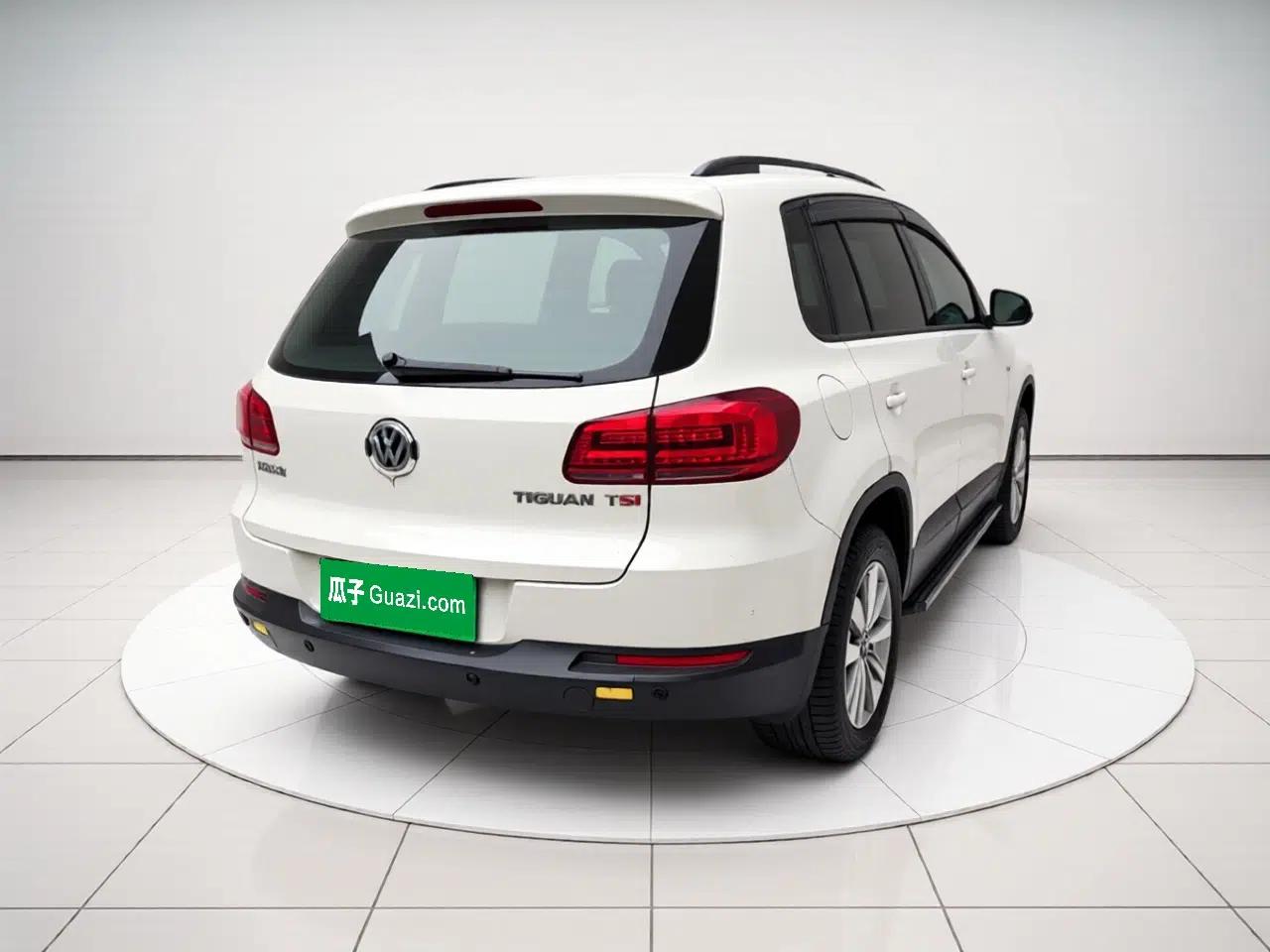 Volkswagen Tiguan 2015 1.8TSI Automatic Two-Wheel Drive Comfort Edition — миниатюра 6