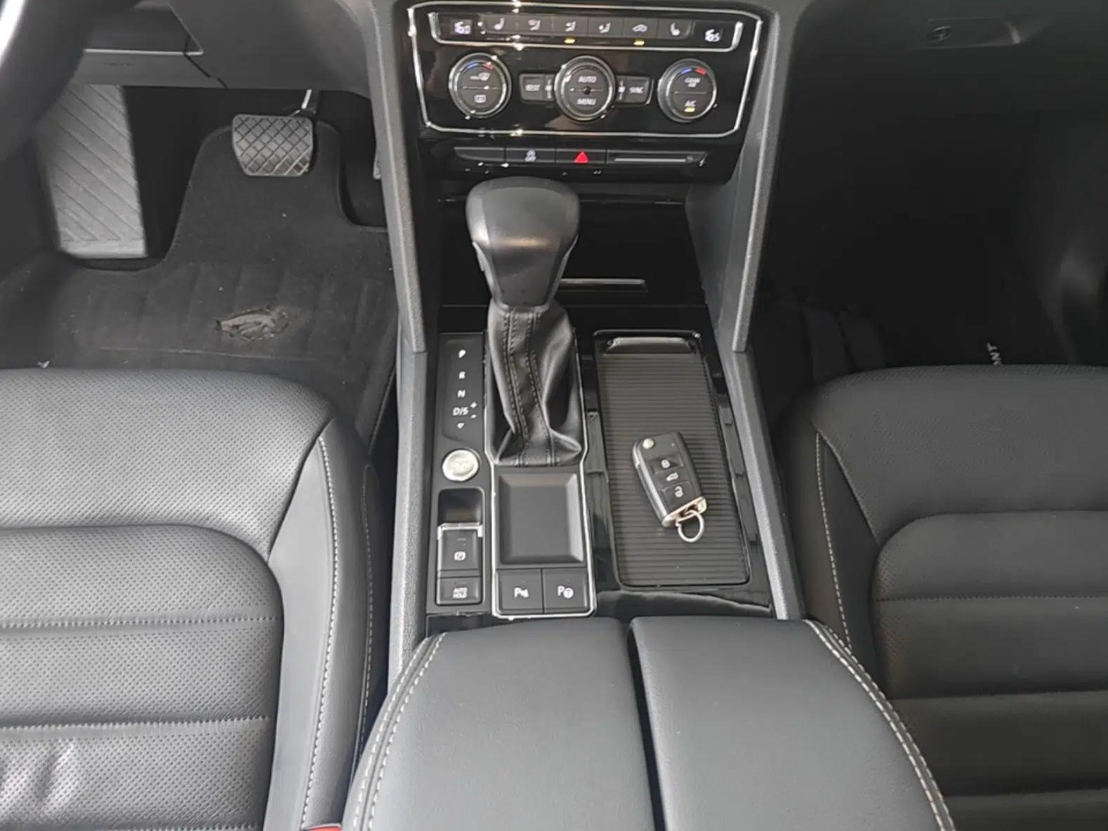 Volkswagen Teramont 2020 330TSI Two-Wheel-Drive Luxury Edition China VI Standard — миниатюра 16