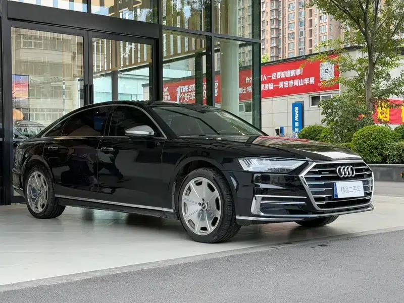 2021 Audi A8 A8L 50 TFSI quattro Comfort — миниатюра 3