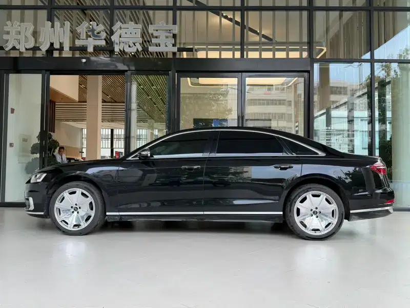 2021 Audi A8 A8L 50 TFSI quattro Comfort — миниатюра 4