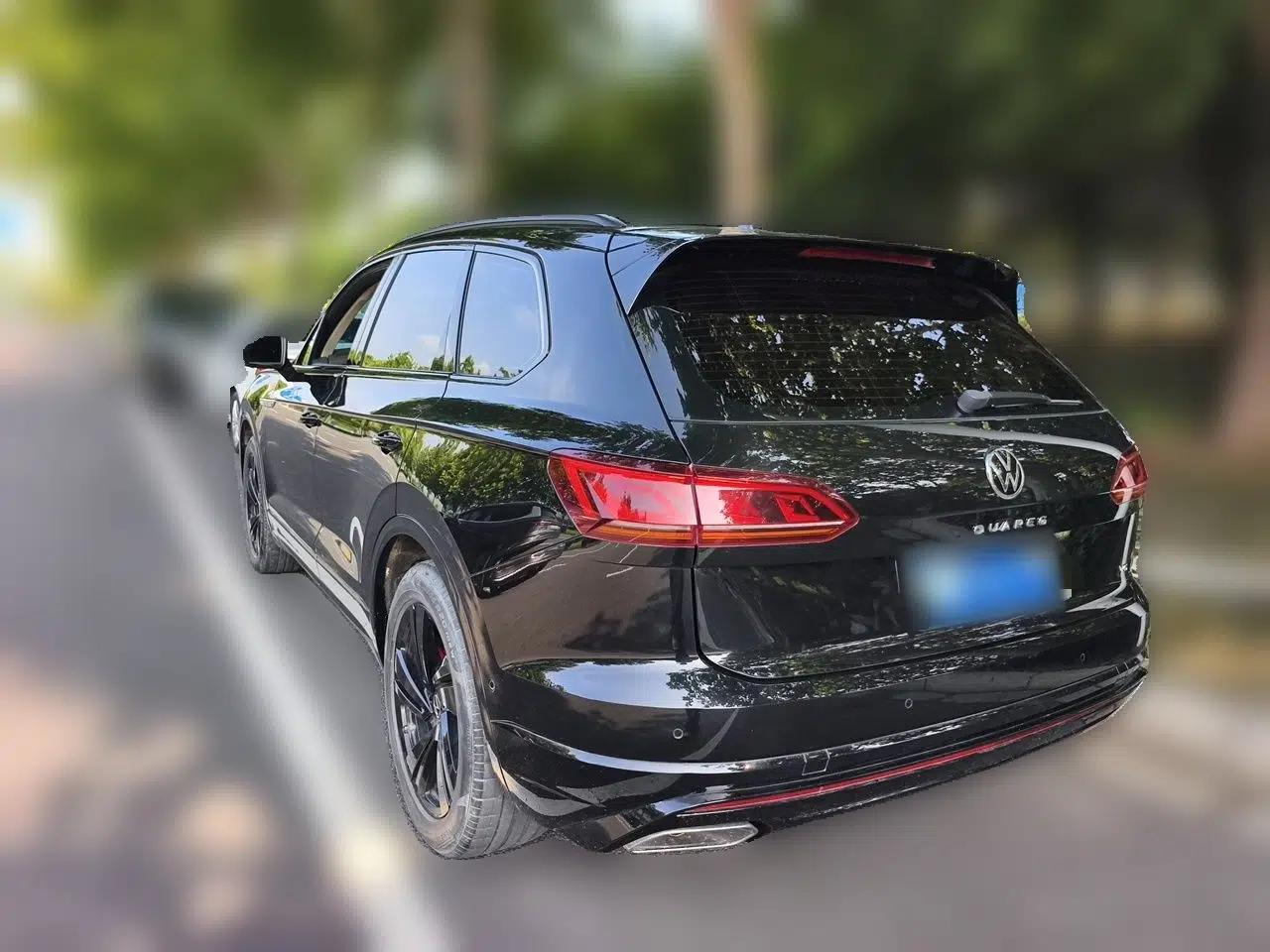 Volkswagen Touareg 2021 3.0 TSI Luxury Edition Black Diamond Sport Package — миниатюра 4