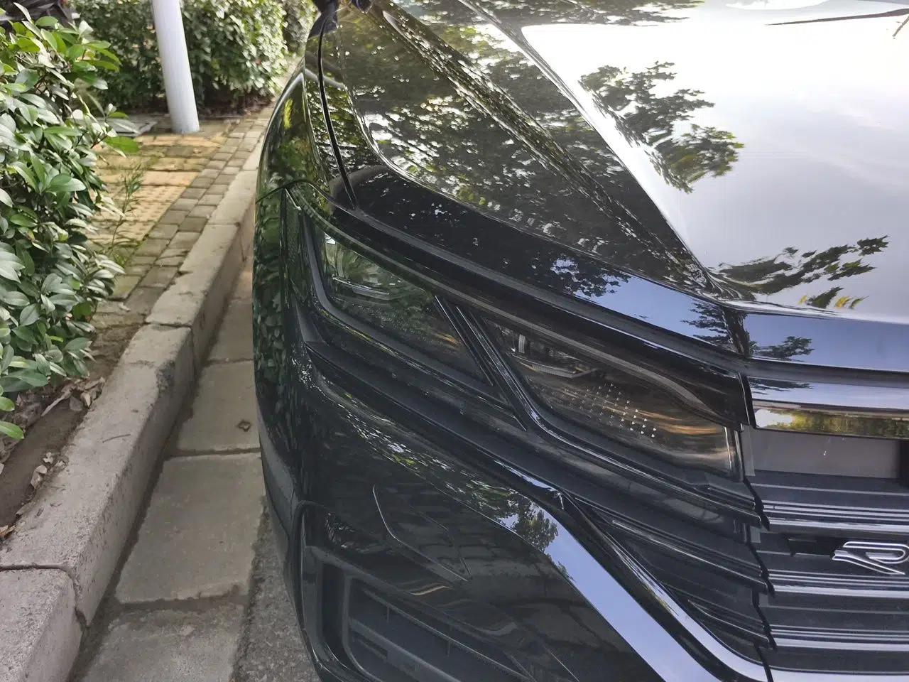 Volkswagen Touareg 2021 3.0 TSI Luxury Edition Black Diamond Sport Package — миниатюра 7