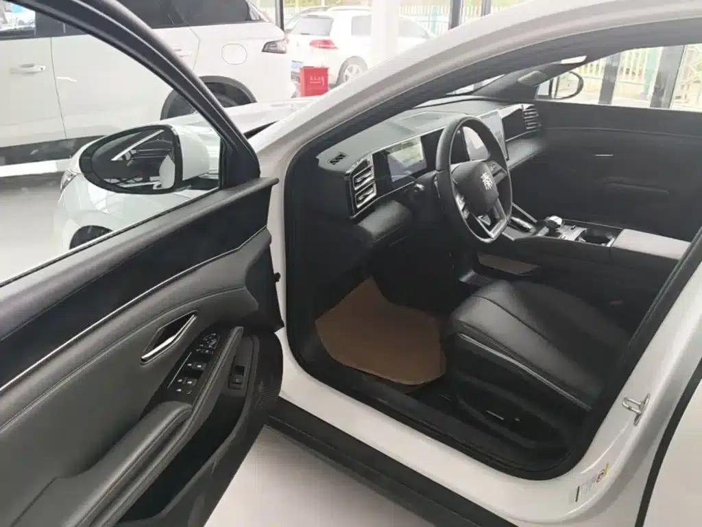 Qin L 2025 DM-i Intelligent Driving Edition 120KM Superior Model — миниатюра 16