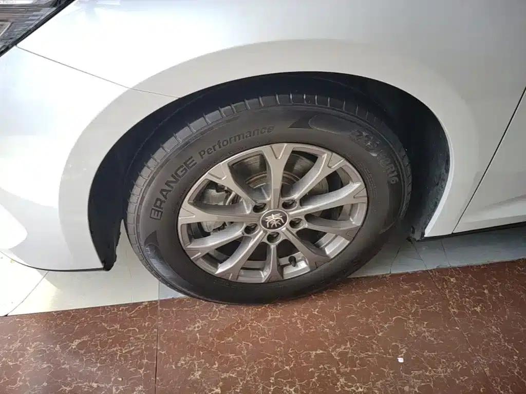 Qin L 2024 DM-i 80KM Leading Edition — миниатюра 23