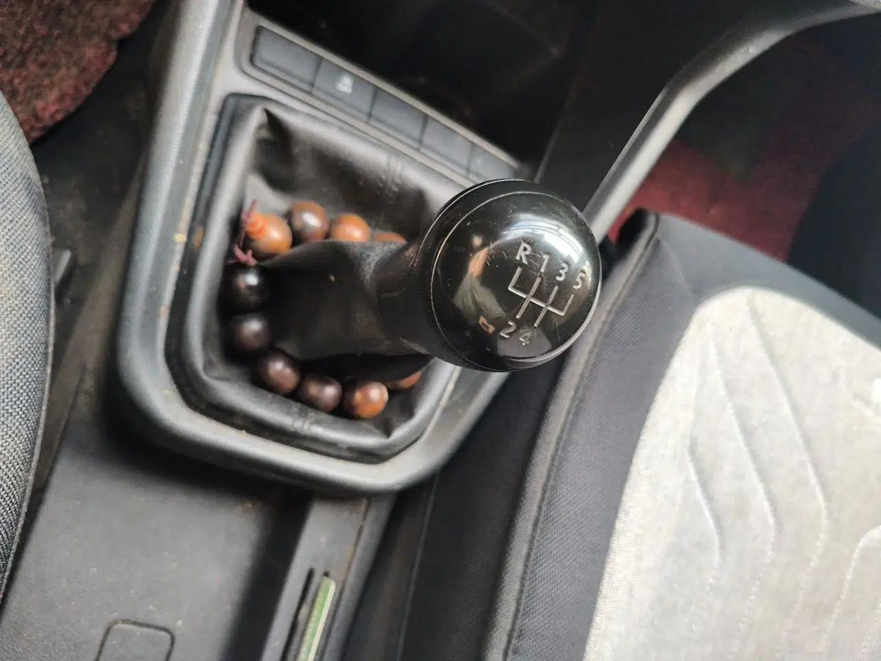 Volkswagen Santana 2018 1.5L Manual Fashion Edition — миниатюра 14