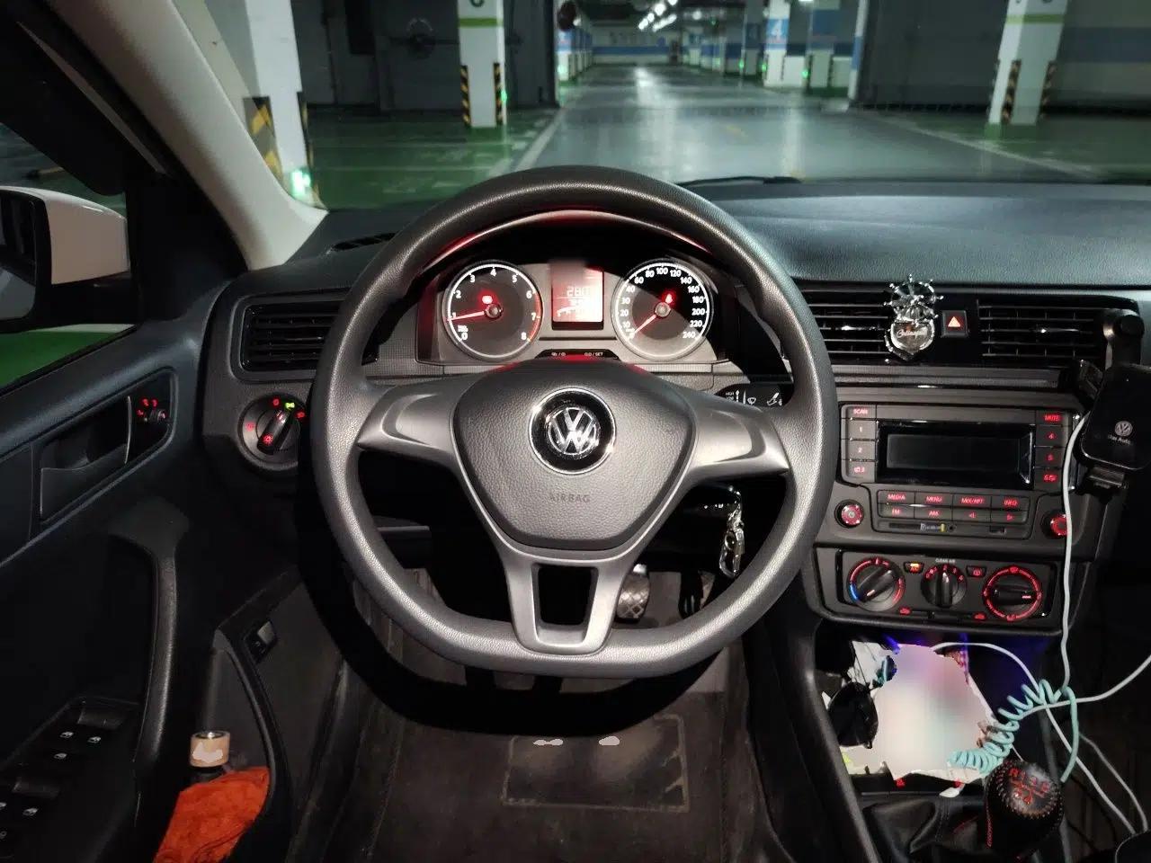 Volkswagen Santana 2021 1.5L Manual Fashion Edition — миниатюра 10