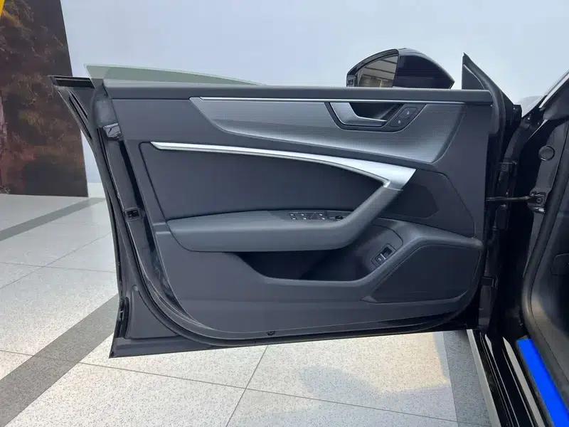 Audi A7L 2022 45 TFSI quattro S-line High-End Crystal Package — миниатюра 6