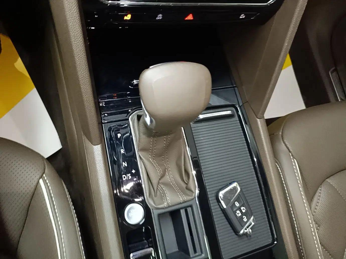 Volkswagen Viloran 2020 380TSI Prestige Edition — миниатюра 16