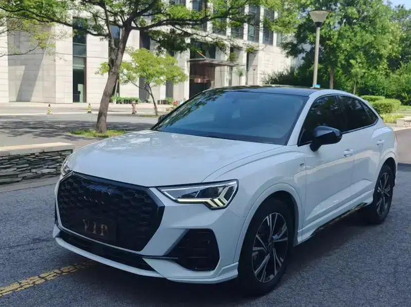 Audi Q3 Sportback 2023 40 TFSI Fashion Edition — миниатюра 1