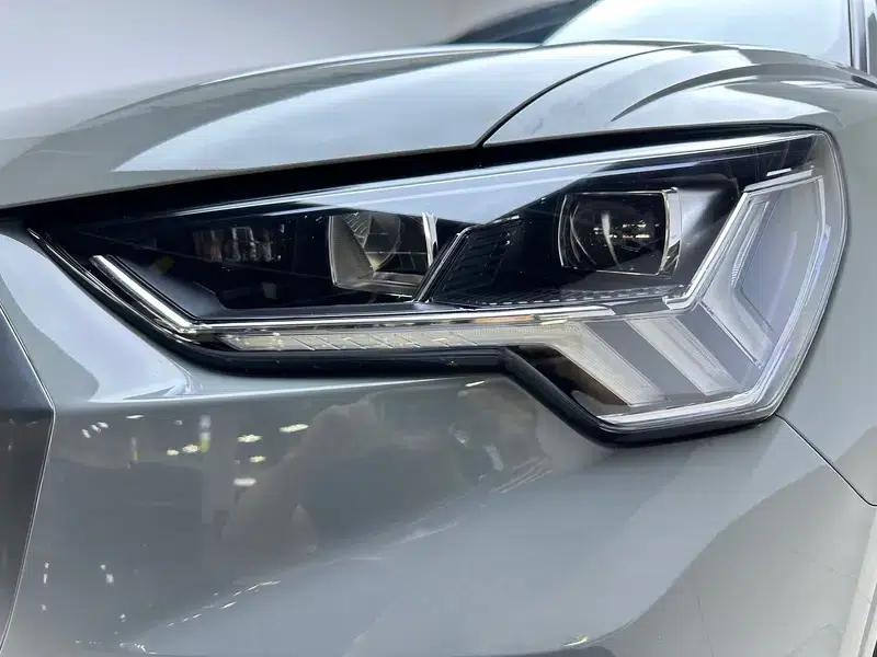 Audi Q3 Sportback 2025 quattro 45th Anniversary Edition 40 TFSI Fashion Model — миниатюра 12