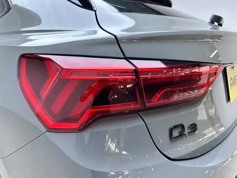 Audi Q3 Sportback 2025 quattro 45th Anniversary Edition 40 TFSI Fashion Model — миниатюра 13
