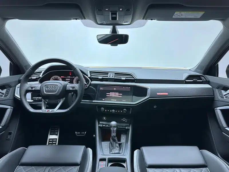 Audi Q3 Sportback 2025 quattro 45th Anniversary Edition 40 TFSI Fashion Model — миниатюра 14