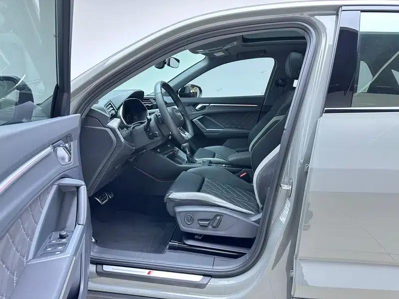 Audi Q3 Sportback 2025 quattro 45th Anniversary Edition 40 TFSI Fashion Model — миниатюра 17