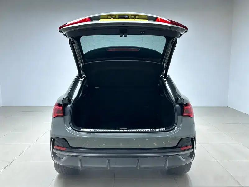 Audi Q3 Sportback 2025 quattro 45th Anniversary Edition 40 TFSI Fashion Model — миниатюра 20