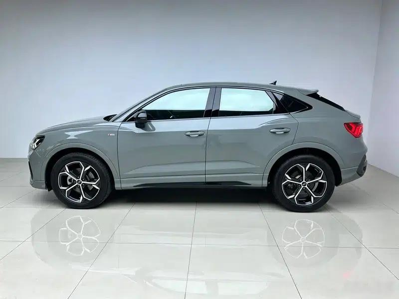 Audi Q3 Sportback 2025 quattro 45th Anniversary Edition 40 TFSI Fashion Model — миниатюра 4