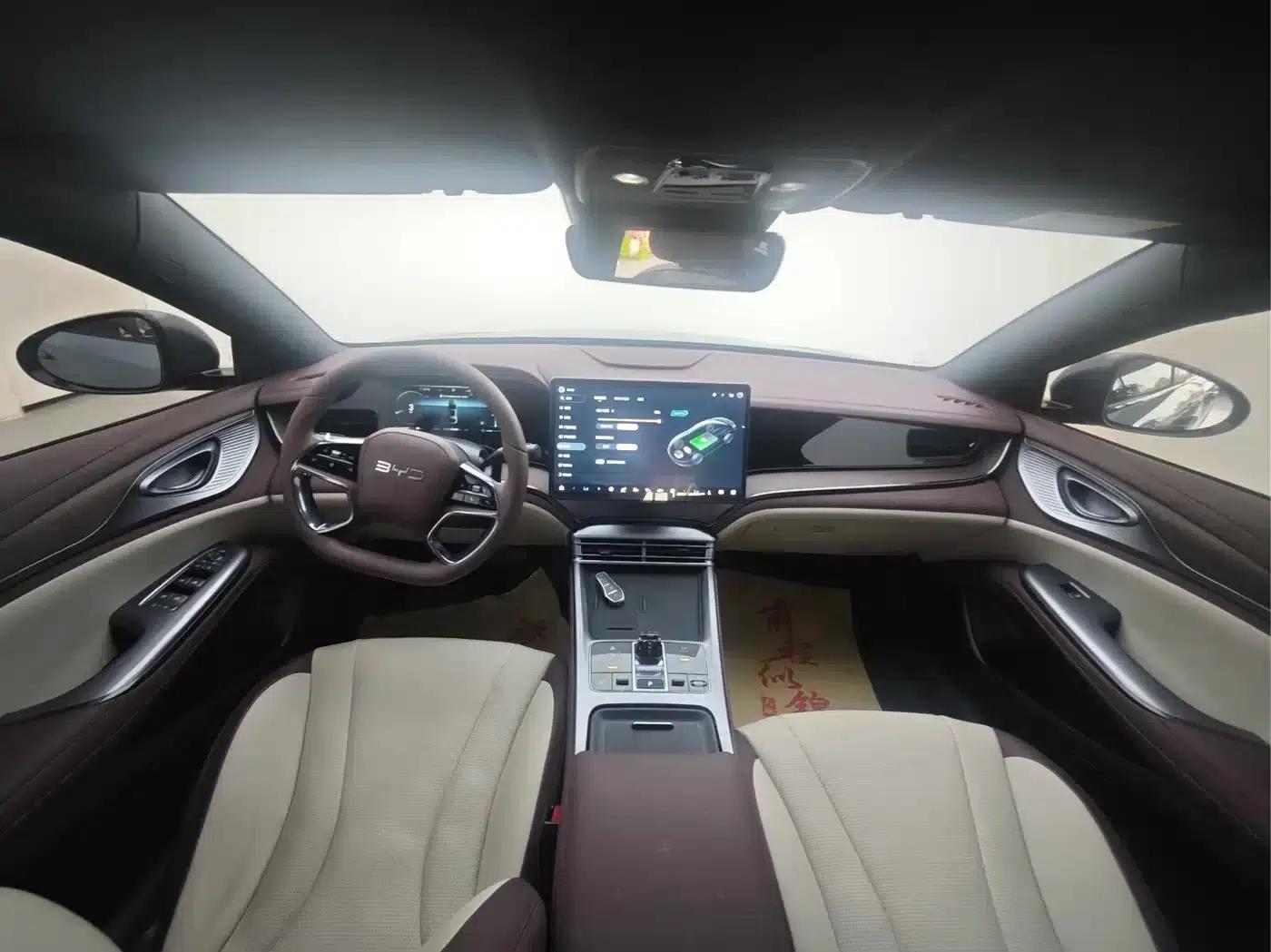 Seal 2023 DM-i 1.5L 121km Premium — миниатюра 2
