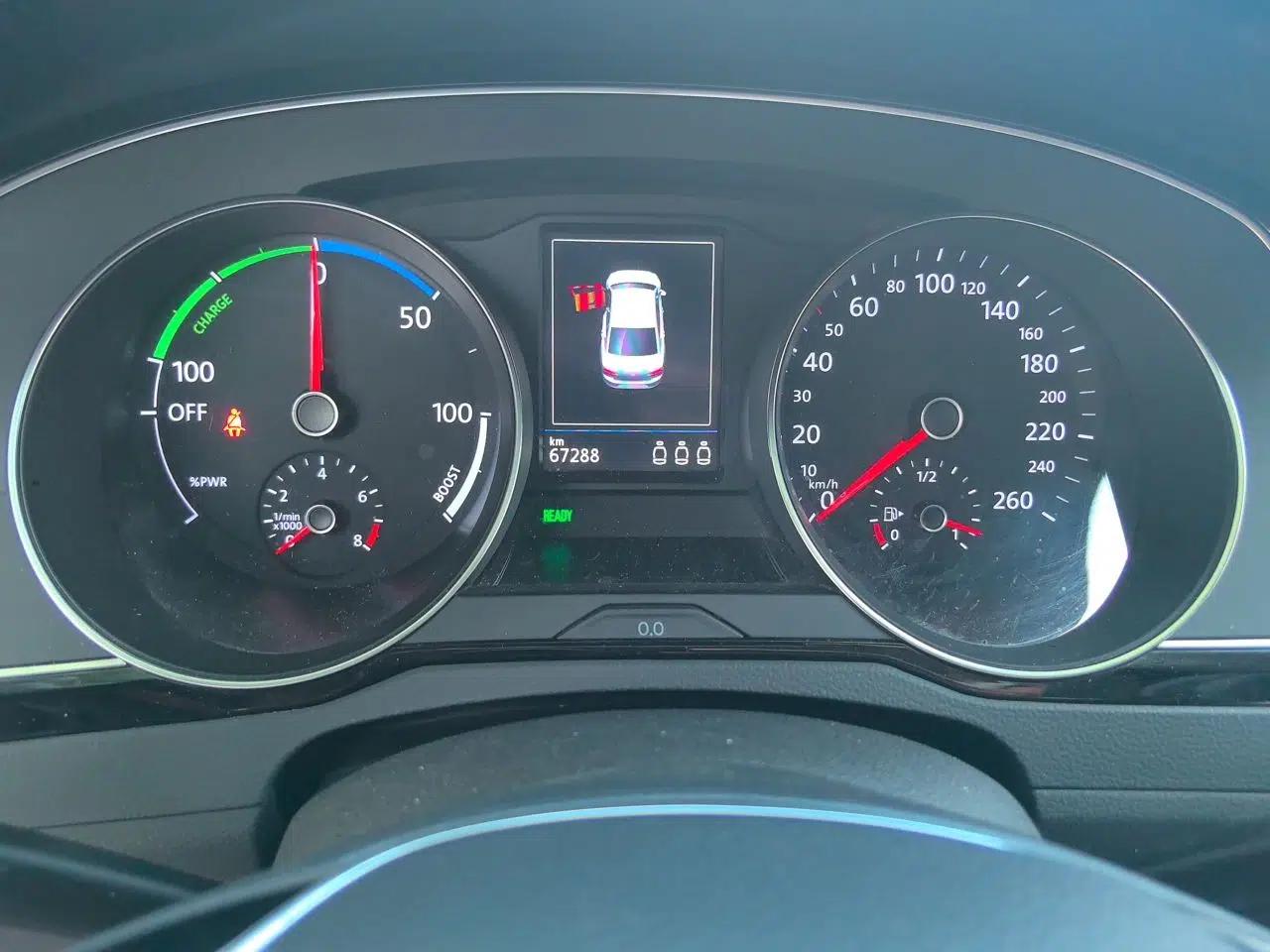 Volkswagen Magotan GTE Plug-in Hybrid 2020 GTE Luxury Model — миниатюра 12