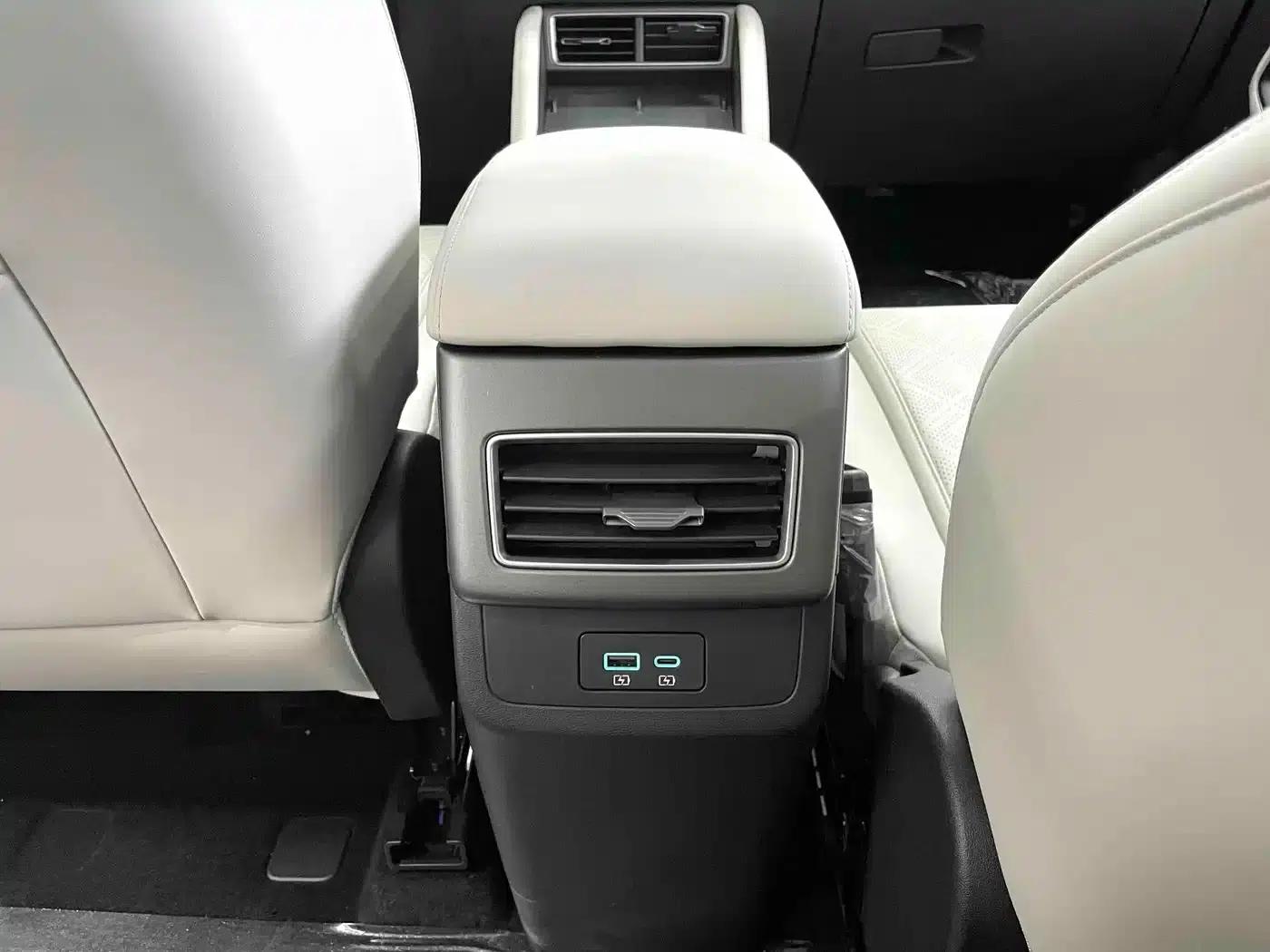 Yuan UP 2025 301KM Navigator — миниатюра 11
