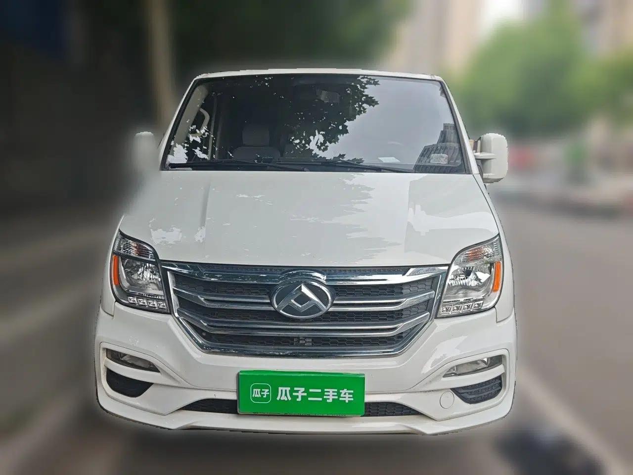 SAIC MAXUS Xintu V80 2021 2.0T PLUS Manual City Edition Short Wheelbase Ultra-Low Roof 5/6 Seats — миниатюра 2
