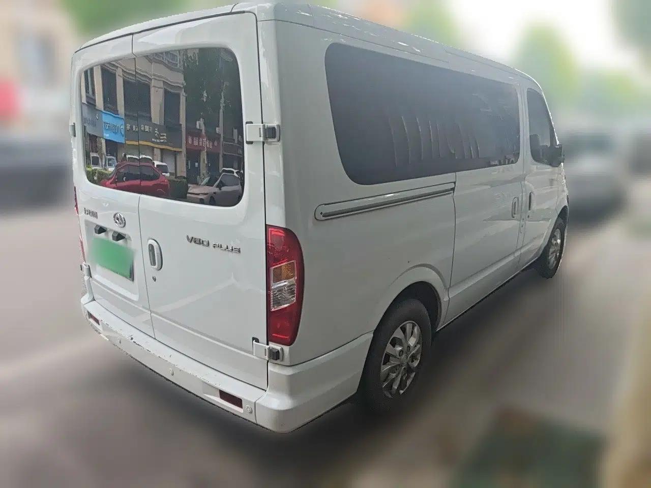 SAIC MAXUS Xintu V80 2021 2.0T PLUS Manual City Edition Short Wheelbase Ultra-Low Roof 5/6 Seats — миниатюра 6