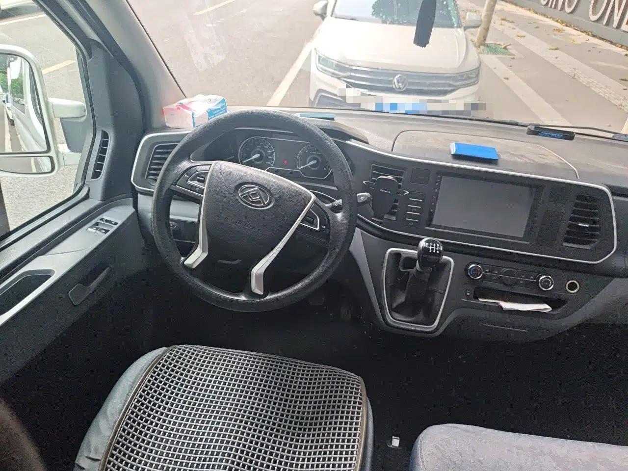 SAIC MAXUS Xintu V80 2021 2.0T PLUS Manual City Edition Short Wheelbase Ultra-Low Roof 5/6 Seats — миниатюра 10