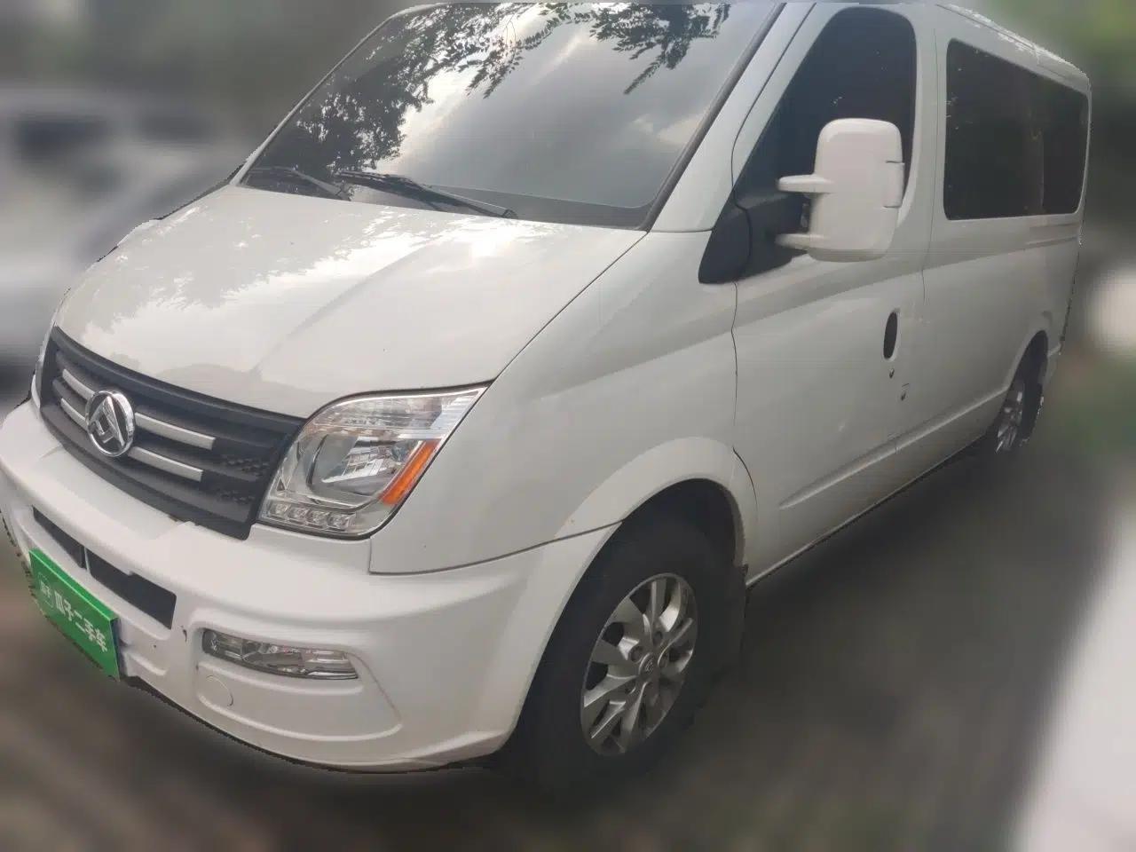 SAIC MAXUS Xintu V80 2021 2.0T Manual Classic Aoyuntong Short Wheelbase Ultra-Low Roof 5/6-Seater — миниатюра 1