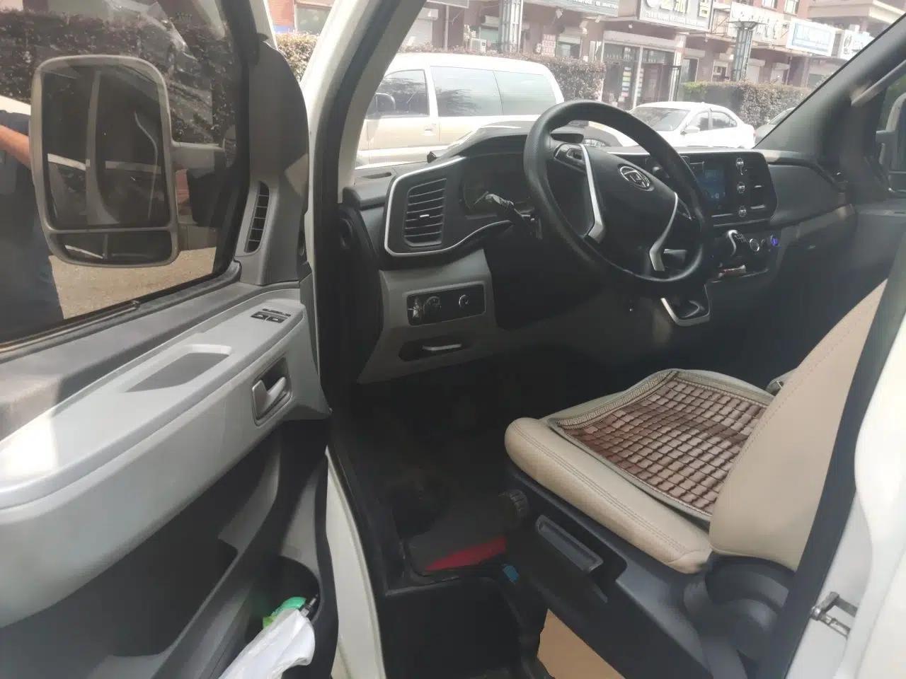 SAIC MAXUS Xintu V80 2021 2.0T Manual Classic Aoyuntong Short Wheelbase Ultra-Low Roof 5/6-Seater — миниатюра 16