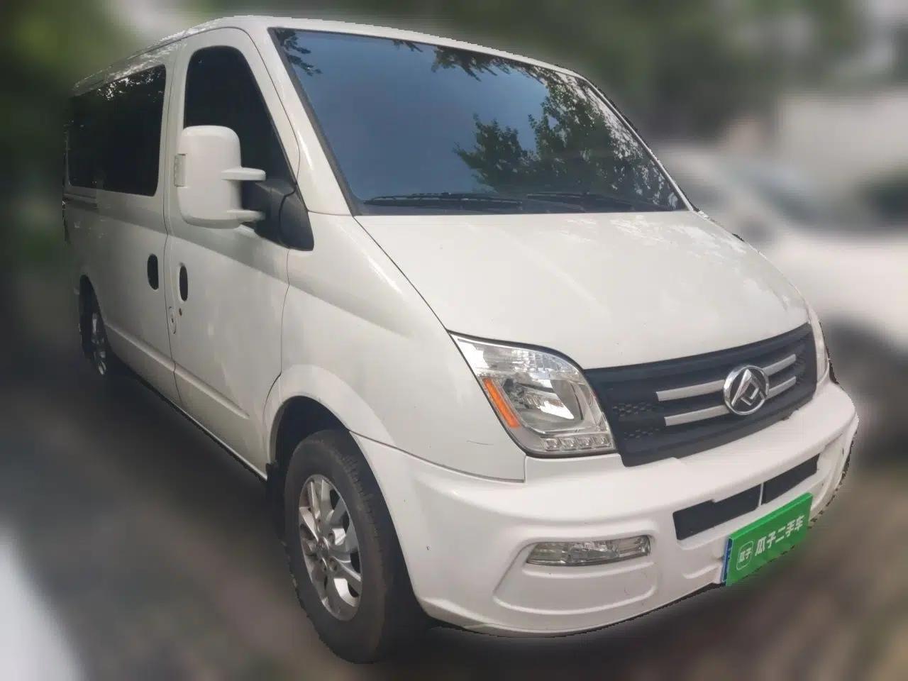 SAIC MAXUS Xintu V80 2021 2.0T Manual Classic Aoyuntong Short Wheelbase Ultra-Low Roof 5/6-Seater — миниатюра 3