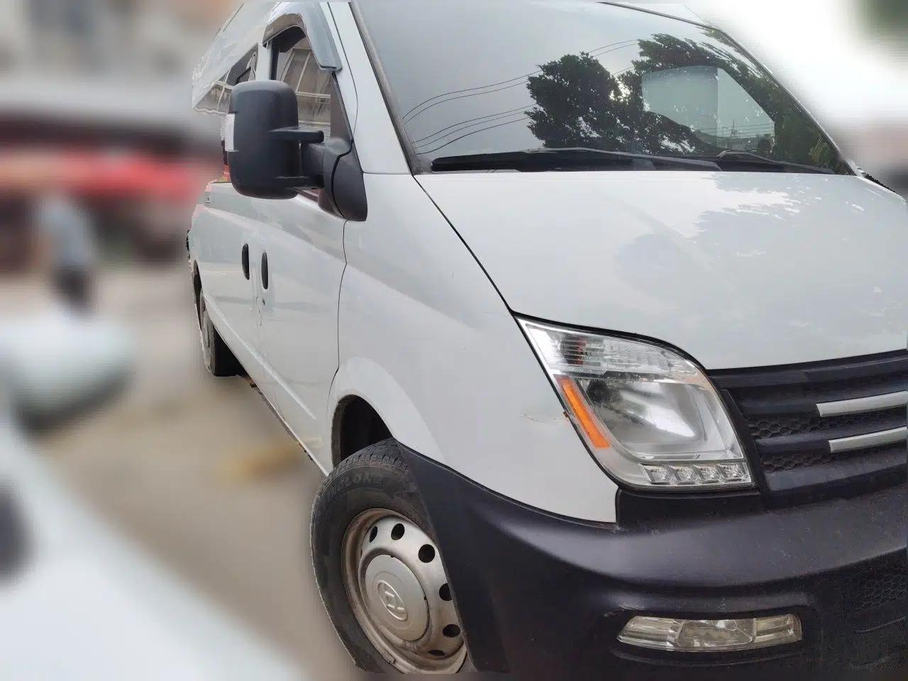 SAIC MAXUS Xintu V80 2020 2.5T Manual Classic City Delivery King Long Wheelbase Mid-Height 2/3 Seats — миниатюра 3