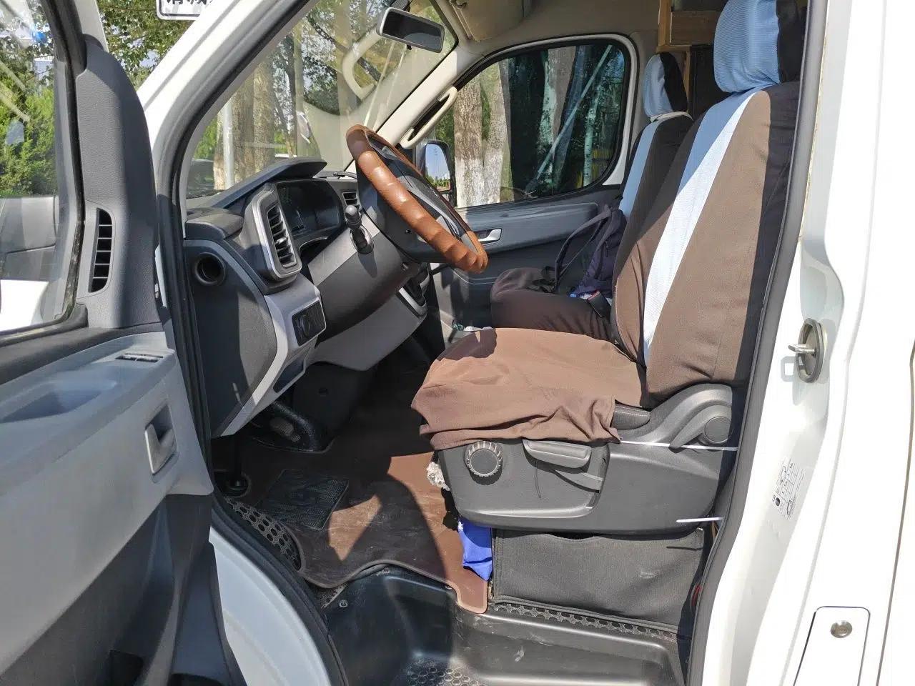 SAIC MAXUS Xintu V80 2024 Aotong Value Edition 6AMT Short Wheelbase Mid-Roof Model 127 Ps 5/6 Seats — миниатюра 15