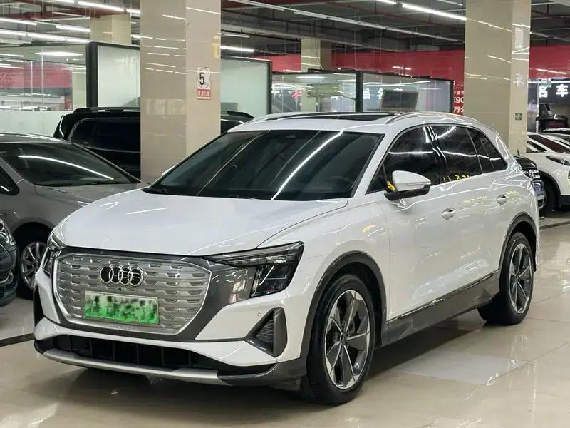 Audi Q5 e-tron 2022 Model 40 e-tron Starry Night Edition - Sunburst Set — миниатюра 1
