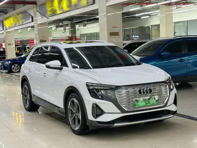 Audi Q5 e-tron 2022 Model 40 e-tron Starry Night Edition - Sunburst Set — миниатюра 3