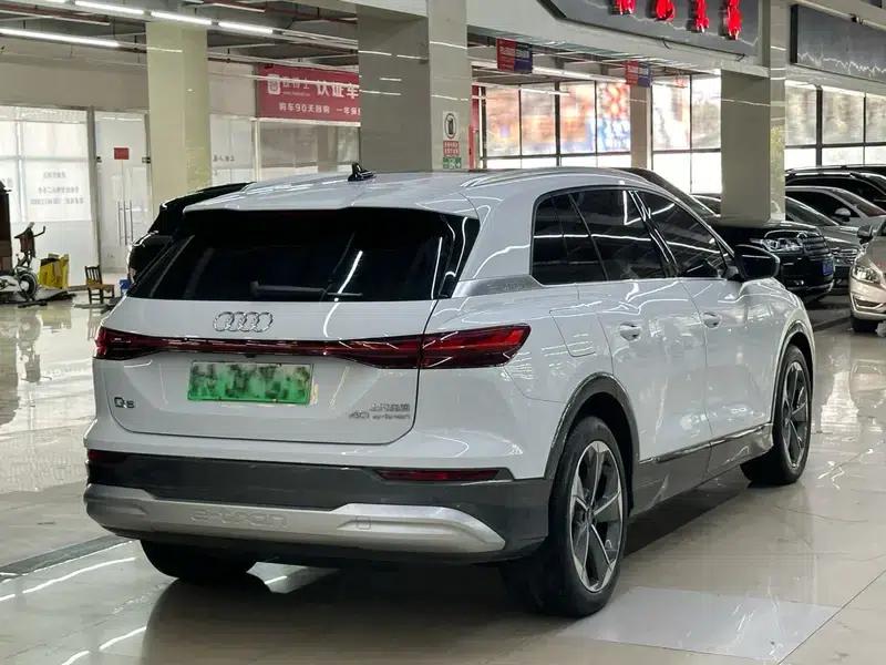 Audi Q5 e-tron 2022 Model 40 e-tron Starry Night Edition - Sunburst Set — миниатюра 6