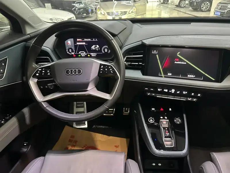 Audi Q5 e-tron 2022 Model 40 e-tron Starry Night Edition - Sunburst Set — миниатюра 8