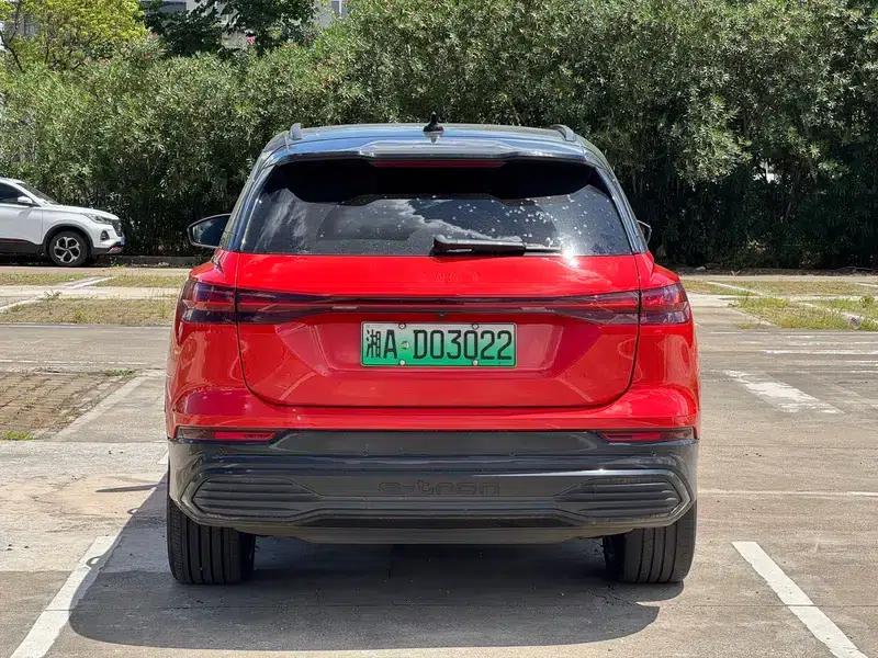 Audi Q5 e-tron 2022 50 e-tron quattro edition one Artistic Collection — миниатюра 6