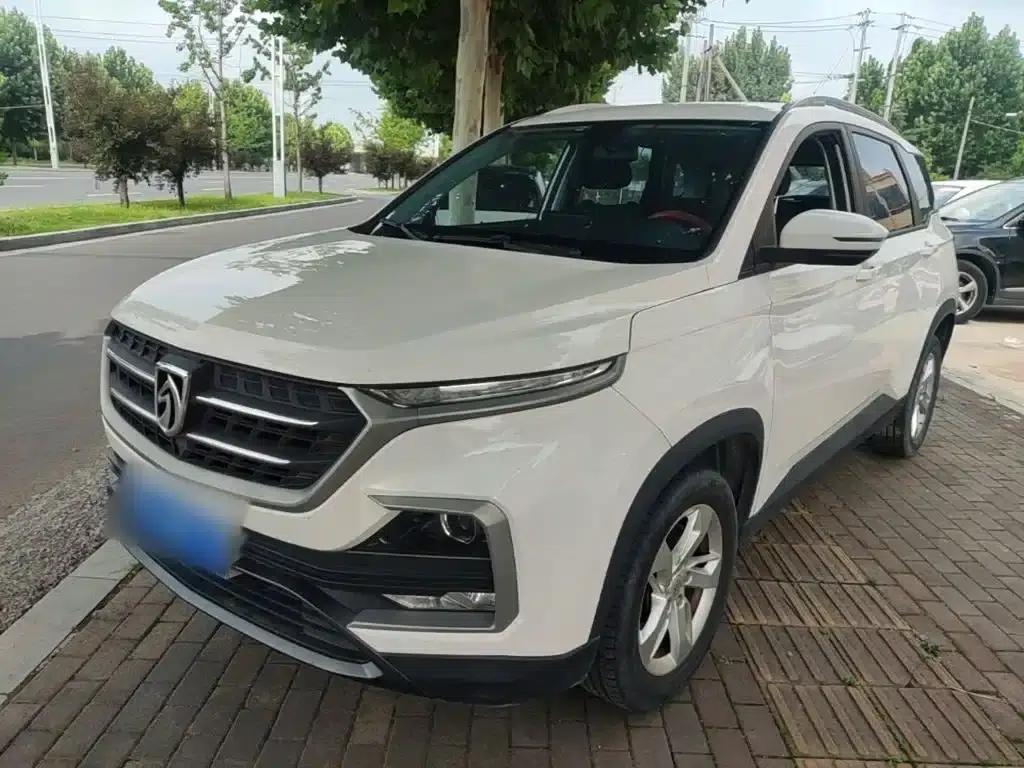 Baojun 530 2019 1.5T Manual Elite 7-Seater National VI Emission Standard — миниатюра 2