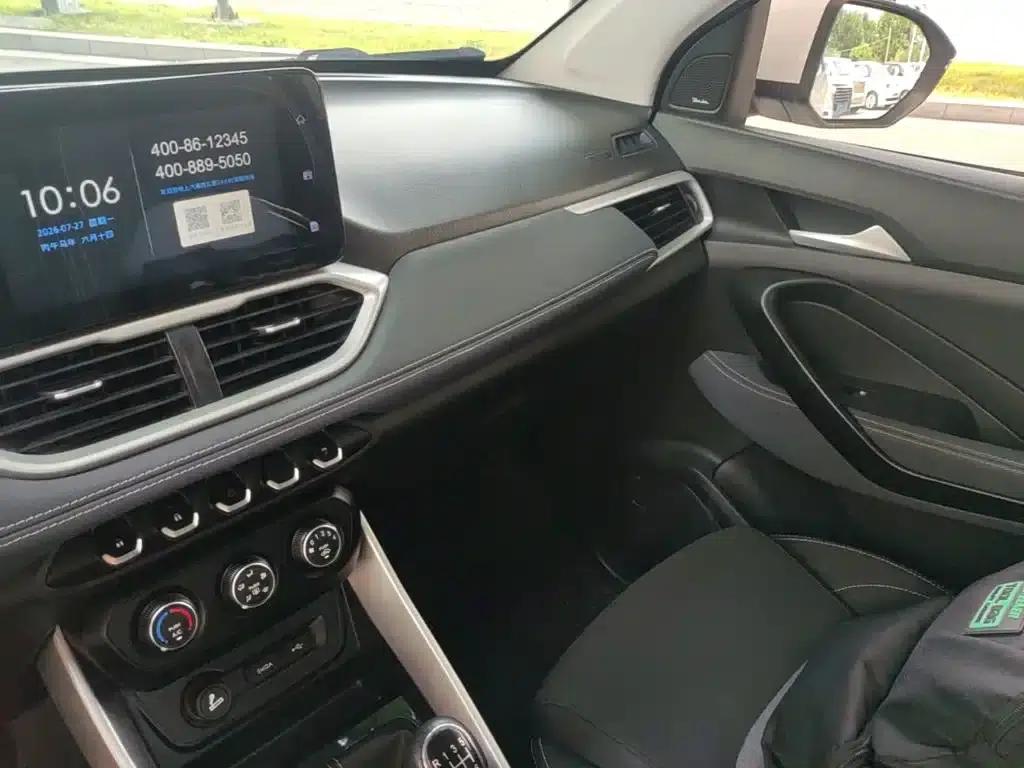 Baojun 530 2019 1.5T Manual Elite 7-Seater National VI Emission Standard — миниатюра 13